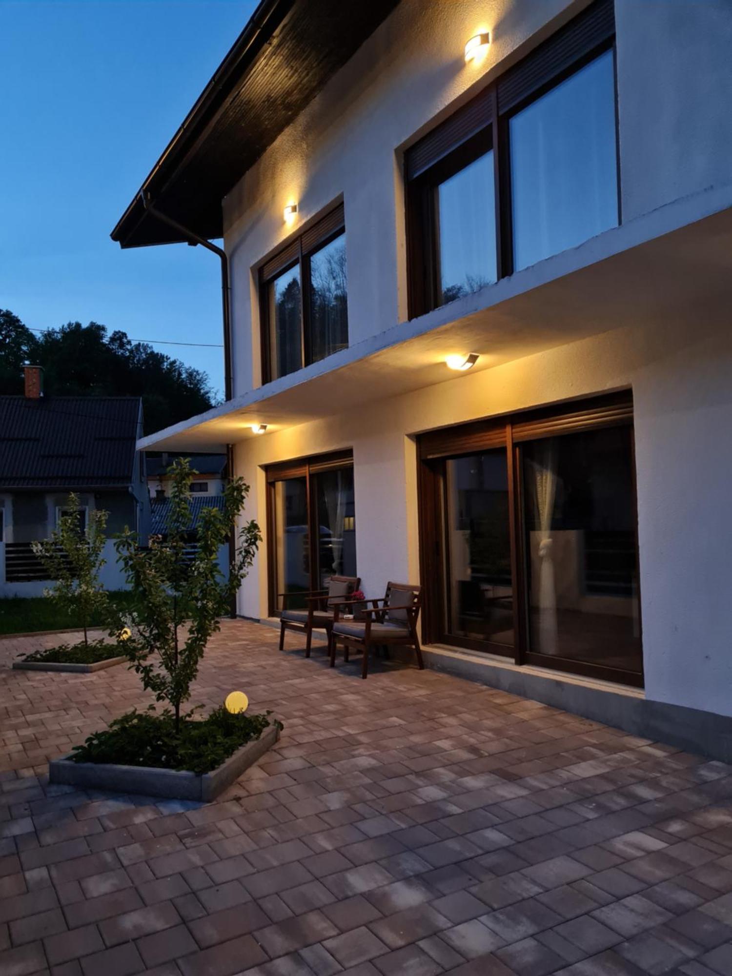 Old Town Road Apartment Karlovac Bagian luar foto