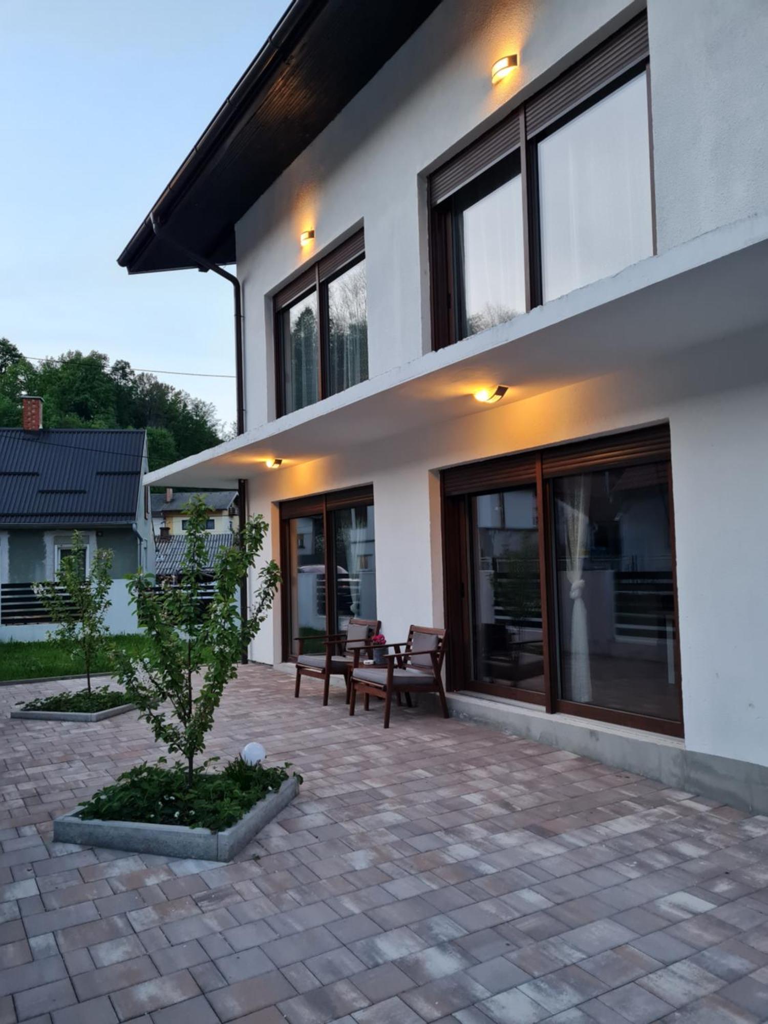 Old Town Road Apartment Karlovac Bagian luar foto